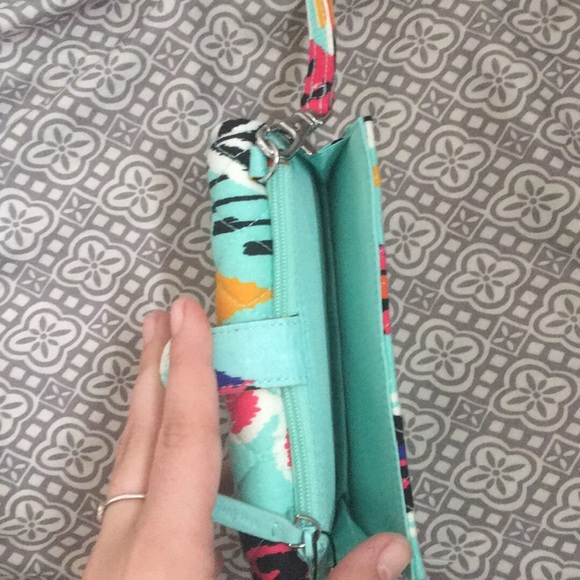 NWT Vera Bradley smartphone wristlet wallet!! - Picture 2 of 3
